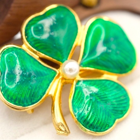 Enamel Shamrock Brooch Lucky 4 Leaf Clover 🍀 🙌🏻✨⏰💭🤝⌛️ - Picture 2 of 9